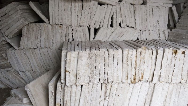 防水涂料基层处理：标准流程与关键要点**